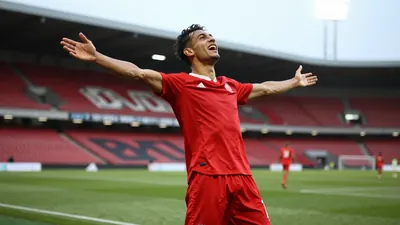 Stade Rennais FC moved to the provisional top of Ligue 1 after a 3-0 win over Strasbourg, powered by a Sebastian...