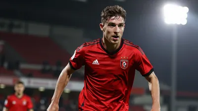 Stade Rennais FC cherche à réduire son effectif défensif avec le départ de Lilian Brassier