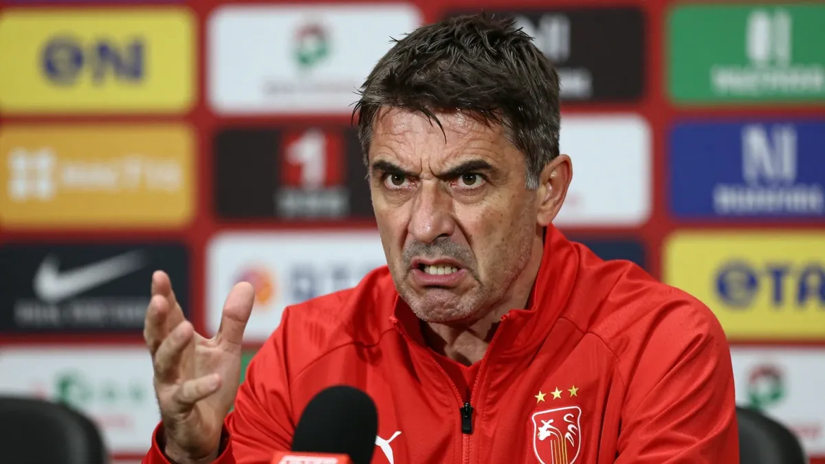 Le technicien du Stade Rennais a vivement contesté les questions des médias sur l'utilisation de ses attaquants avant le...