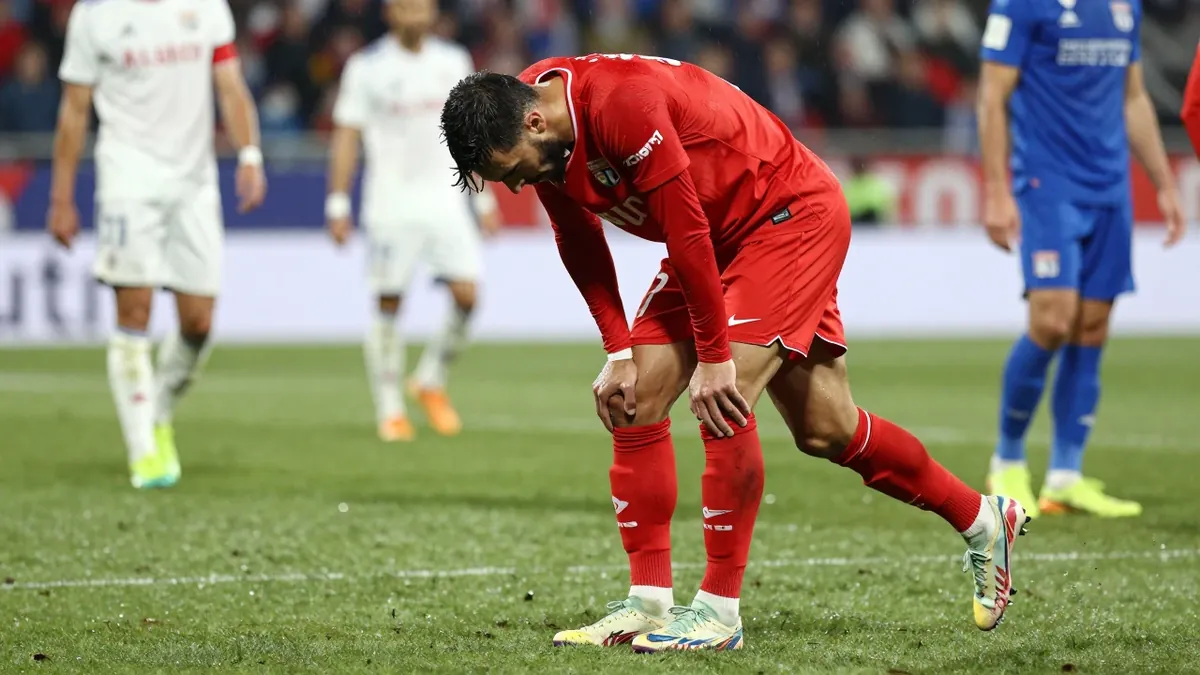 Stade Rennais FC a subi sa première défaite de la saison, écrasé 4-0 par l'Olympique Lyonnais, ce qui le fait chuter à la...
